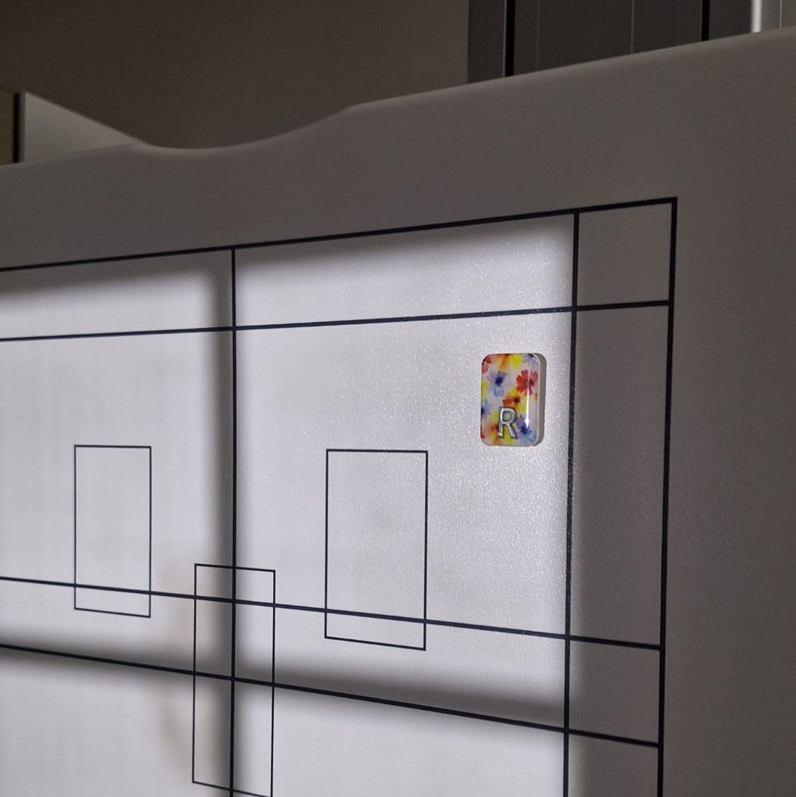 X RAY MACHINE WITH X RAY MARKER ON IT