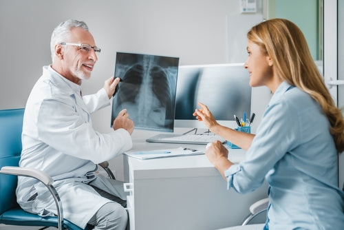 consultant showing someone on xray 