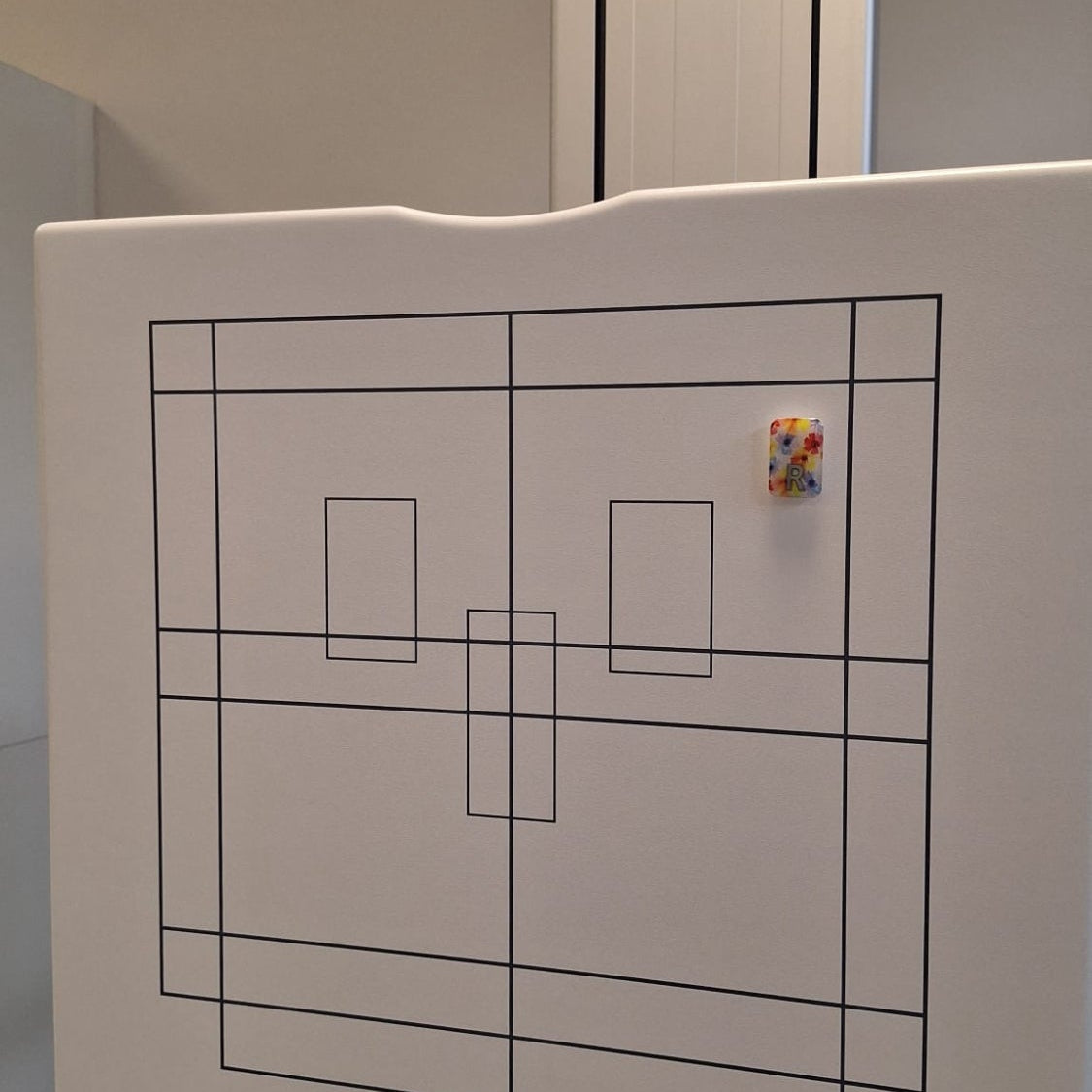 X RAY MACHINE WITH X RAY MARKER ON IT 